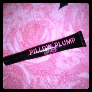 Bundle item lip plumper
